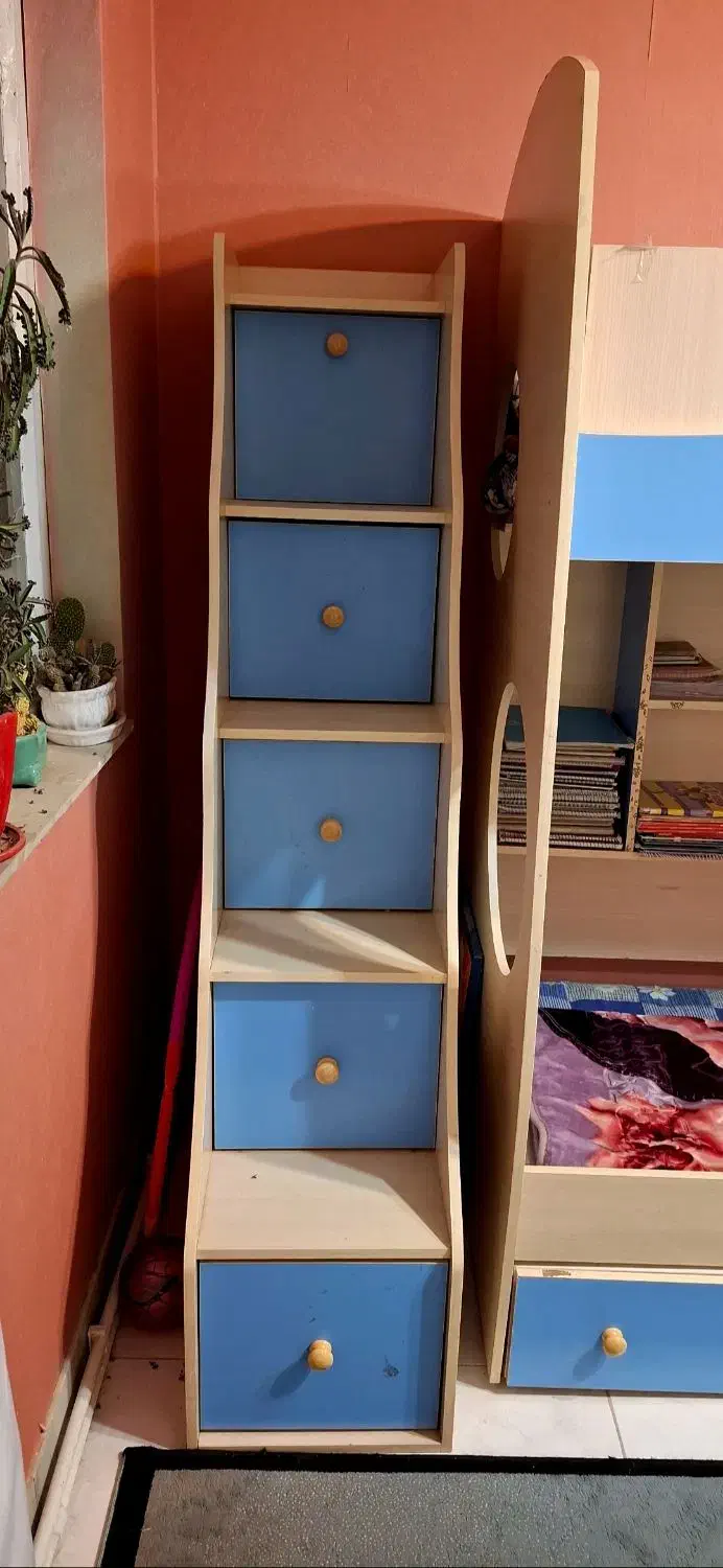 تختخواب و میز مطالعه فرش کودک|تخت و صندلی بچه|خرم‌آباد, |دیوار