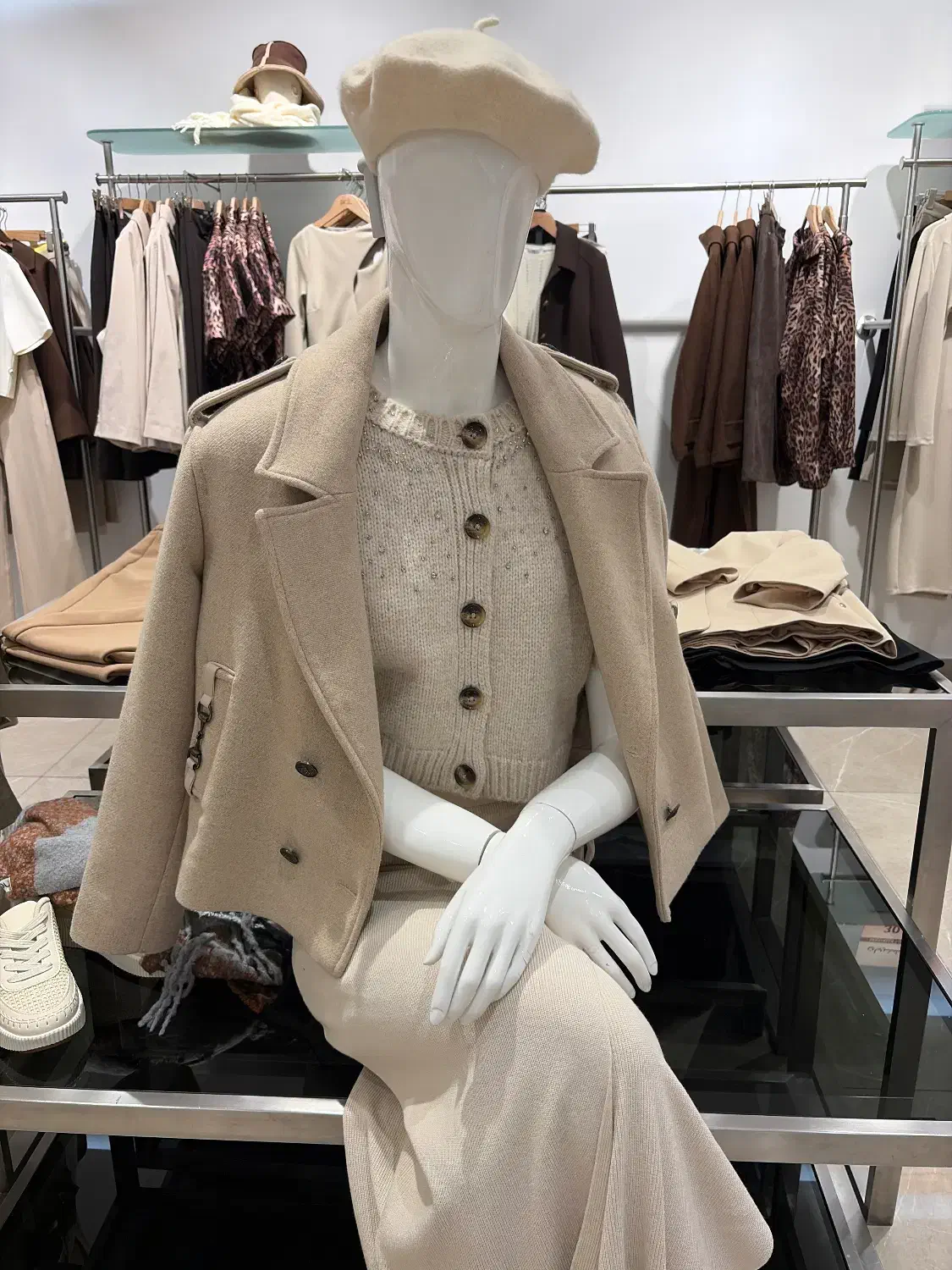 نیروی فروش و اداری شرکت معتبر درزمینه پوشاک زنانه|استخدام بازاریابی و فروش|تهران, تجریش|دیوار