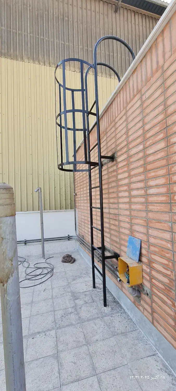 کارگاه تولیدی سازه های فلزی.گاری. فرغون.کانکس.|خدمات پیشه و مهارت|نجف‌آباد, حومه نجف آباد|دیوار