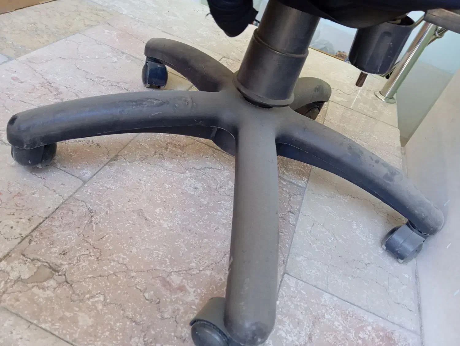 صندلی گردان (اداری)|میز تحریر و کامپیوتر|اندیشه, شهرک مریم|دیوار