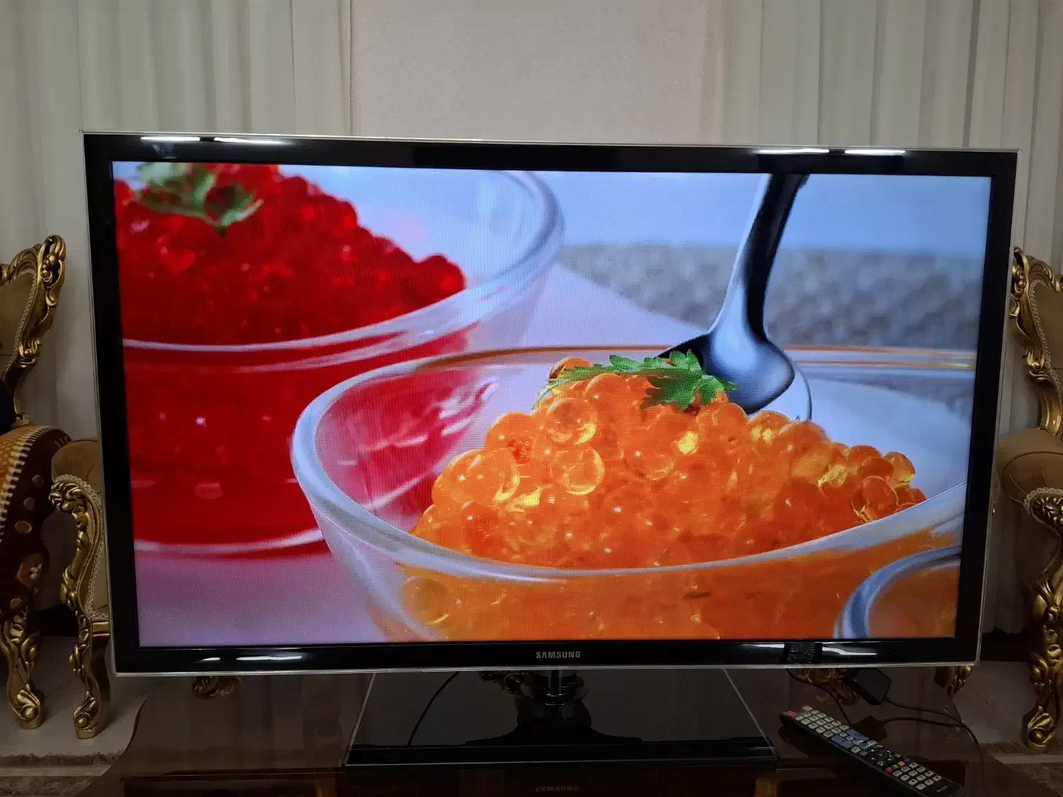 یک دستگاه تلویزیون ۴۶ اینچ|تلویزیون و پروژکتور|بروجرد, |دیوار