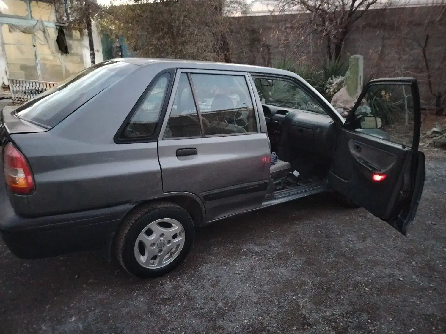 پراید 141لاکاغذی85|خودرو سواری و وانت|نجف‌آباد, مولوی شمالی|دیوار