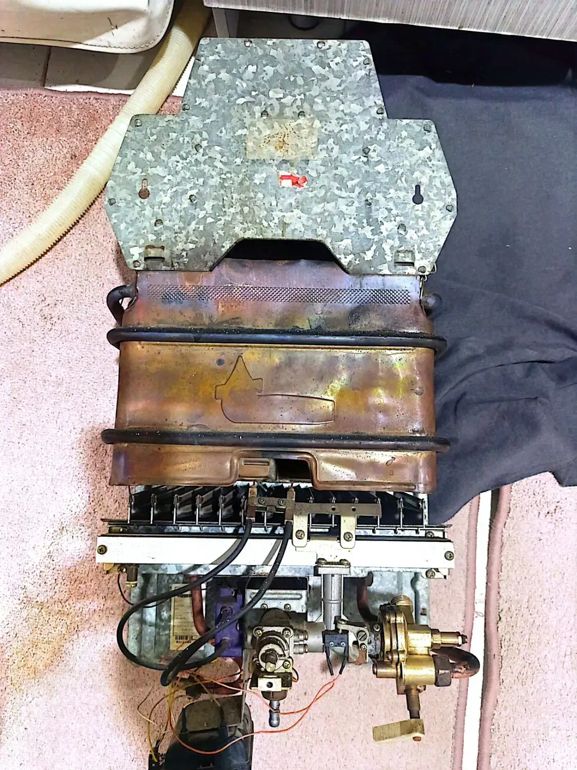 آبگرمکن گازی دیواری بوتان|آبگرمکن، پکیج، شوفاژ|بوشهر, |دیوار