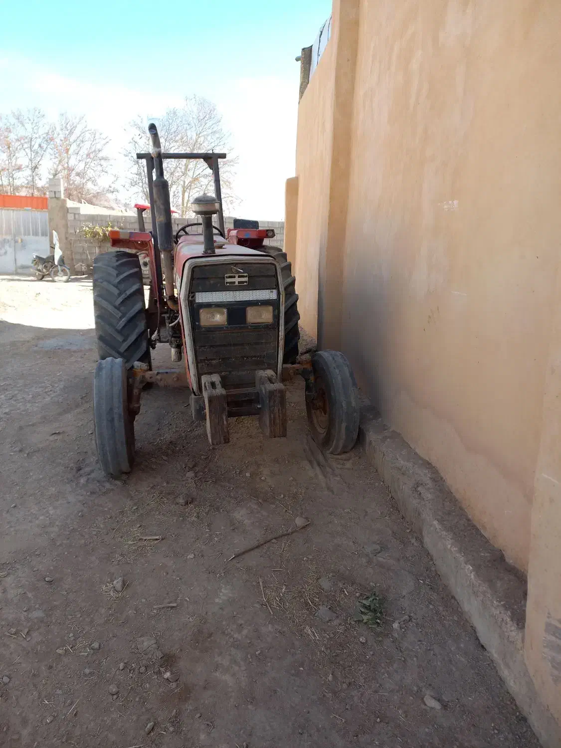 فروش تراکتورفرگوسن ۲۸۵ مدل ۸۴|خودرو سنگین|آباده, |دیوار