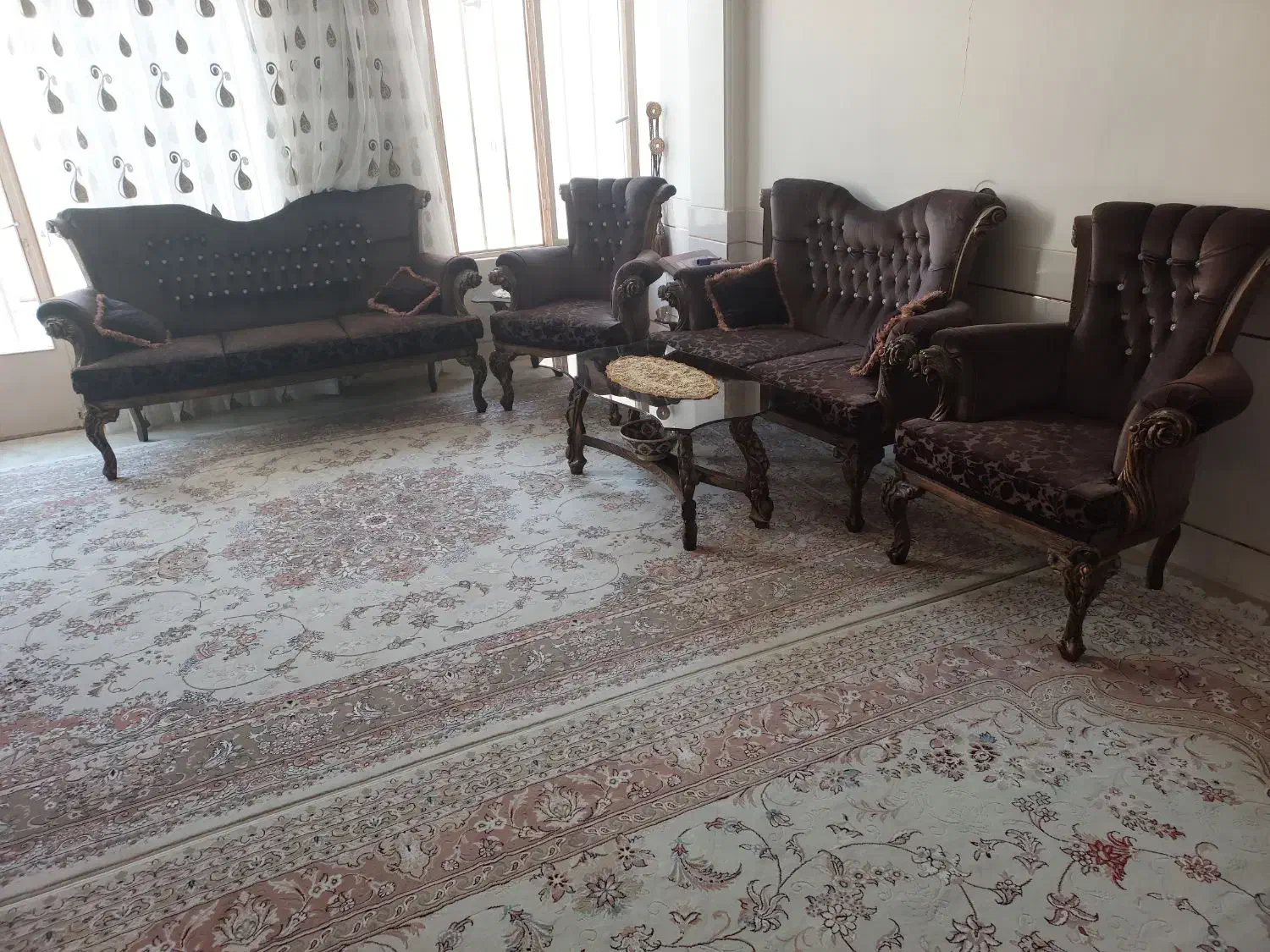 دو دست مبل( راحتی و سلطنتی)|مبلمان خانگی و میز عسلی|اصفهان, قهجاورستان|دیوار