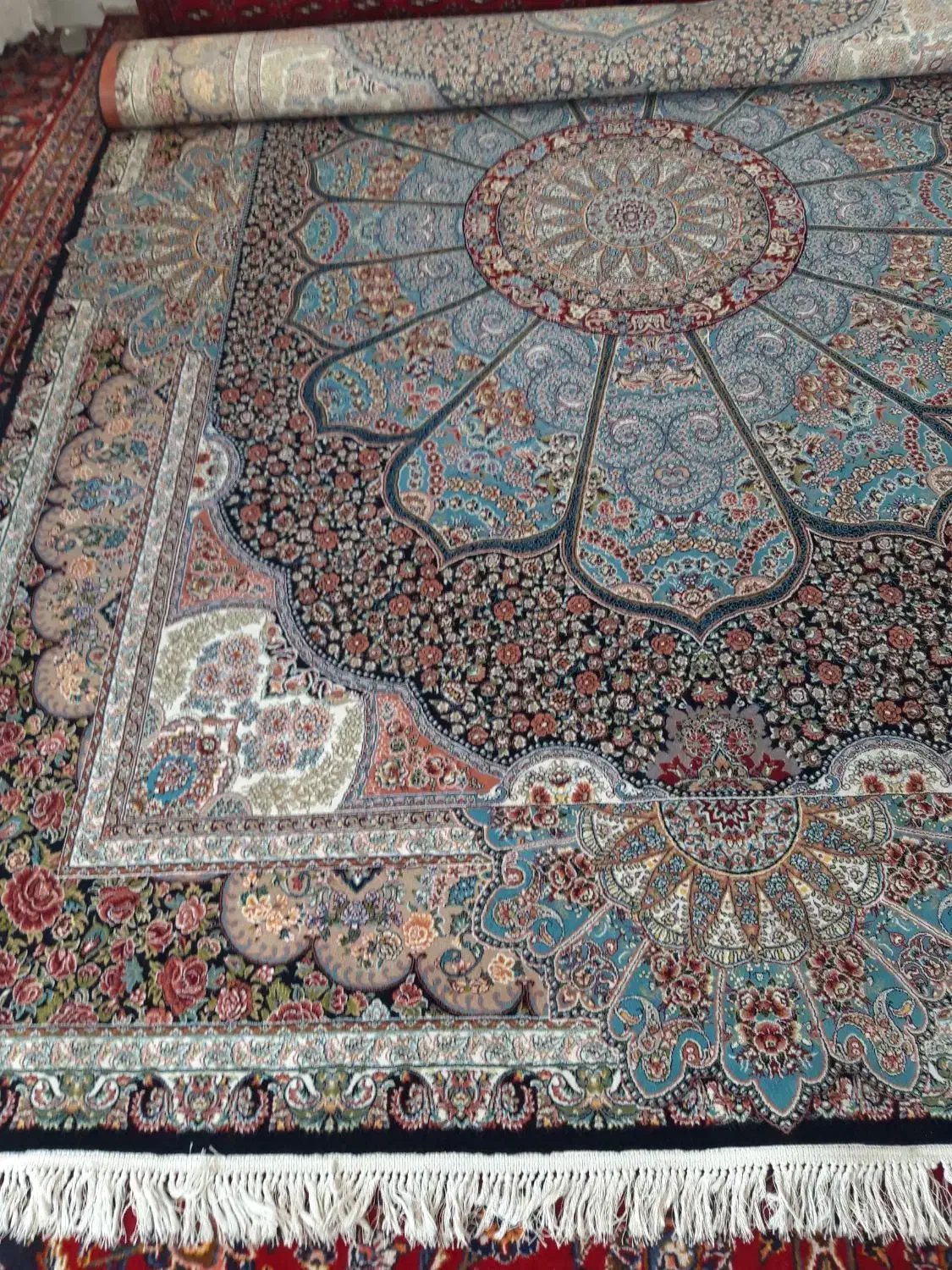 فرش تکی ۹ متری شاهکار مشهد|فرش|میانه, |دیوار