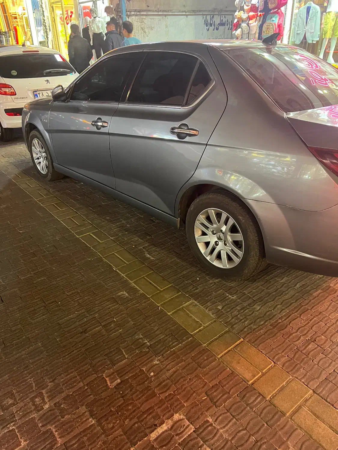 دنا پلاس ۹۷ سانروف دار|خودرو سواری و وانت|اردبیل, |دیوار