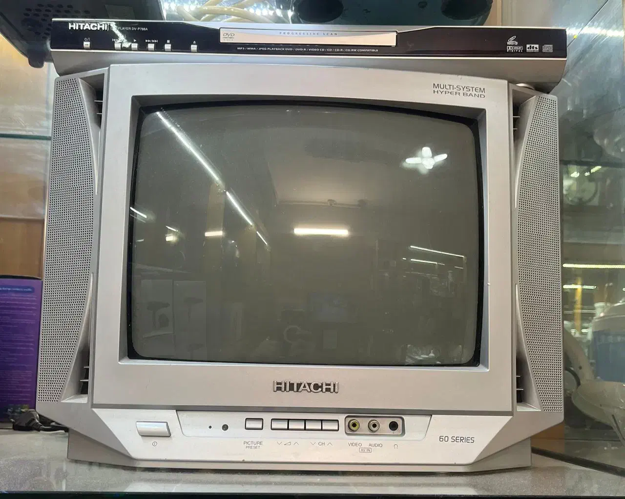 تلوزیون هیتاچی|تلویزیون و پروژکتور|اصفهان, نقش جهان|دیوار