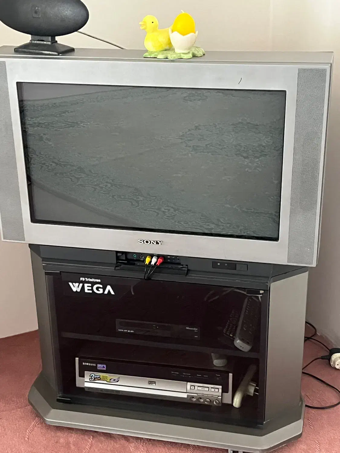 تلویزیون سونی و یک دستگاه سی دی|تلویزیون و پروژکتور|زنجان, |دیوار