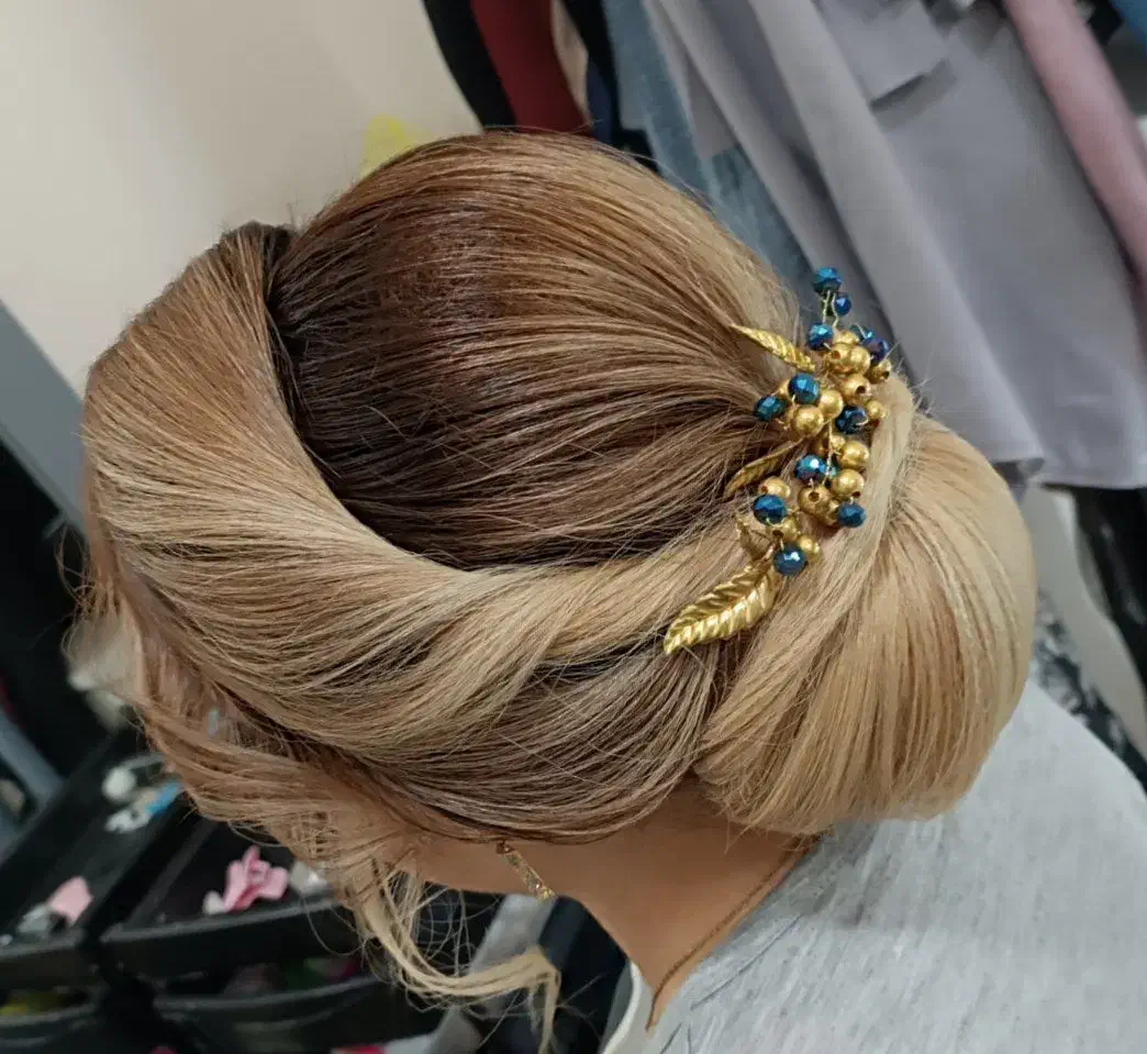 میکاپ شنیون . رنگ و لایت . کوتاهی و اصلاح . کراتین|خدمات آرایشگری و زیبایی|مشهد, ولیعصر (شهرک غرب)|دیوار