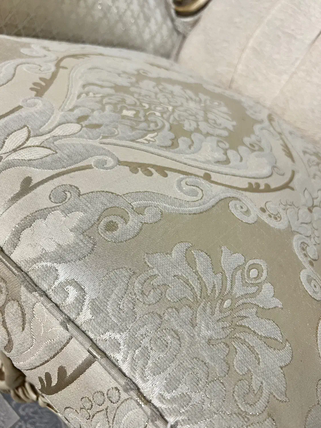 ست مبل ۹ نفره و میز ناهار خوری ۶ نفره سلطنتی چوبی|مبلمان خانگی و میز عسلی|تهران, بروجردی|دیوار