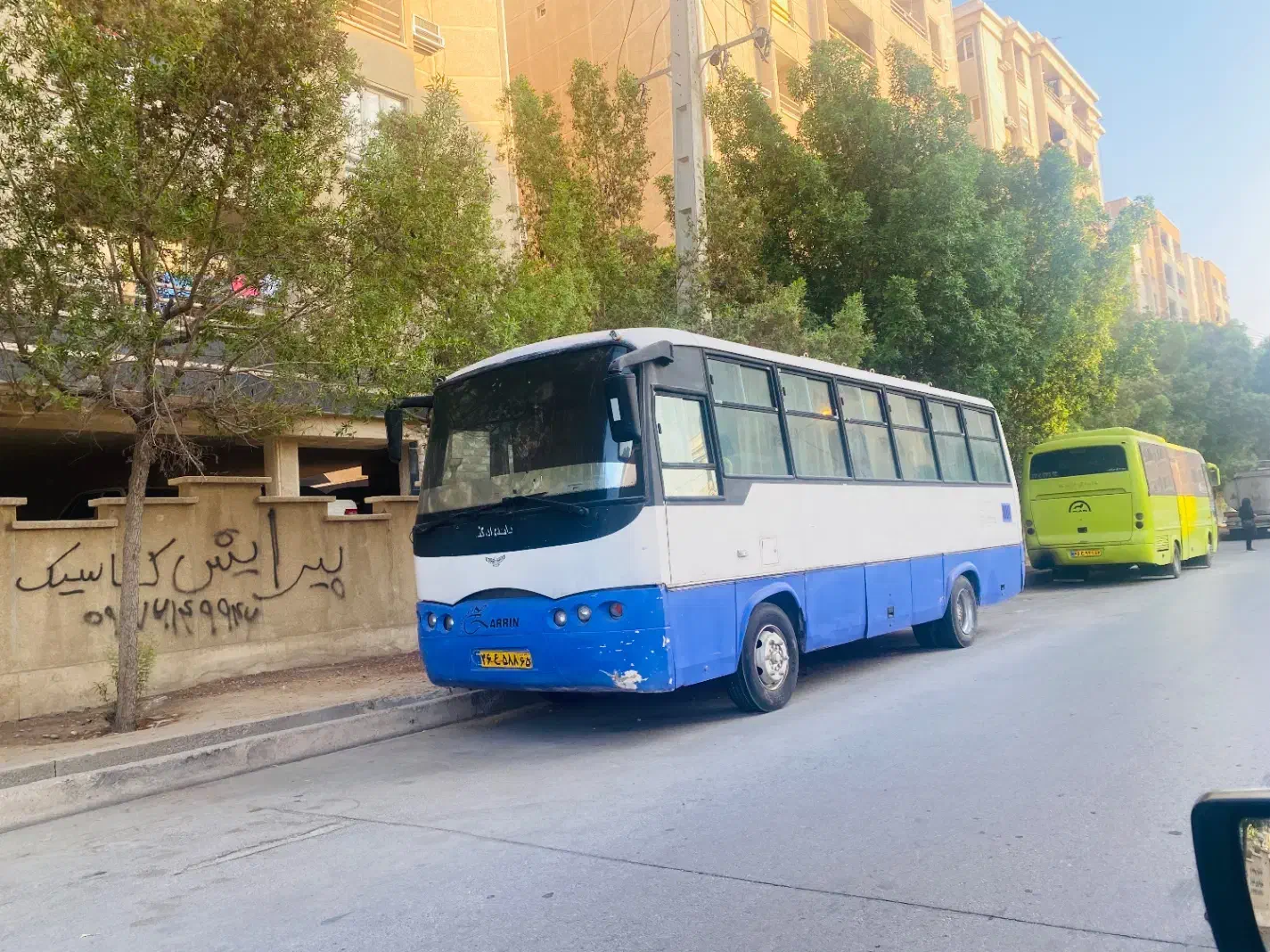 شیشه درب جلو میدل باس|قطعات یدکی و لوازم جانبی|بندرعباس, |دیوار