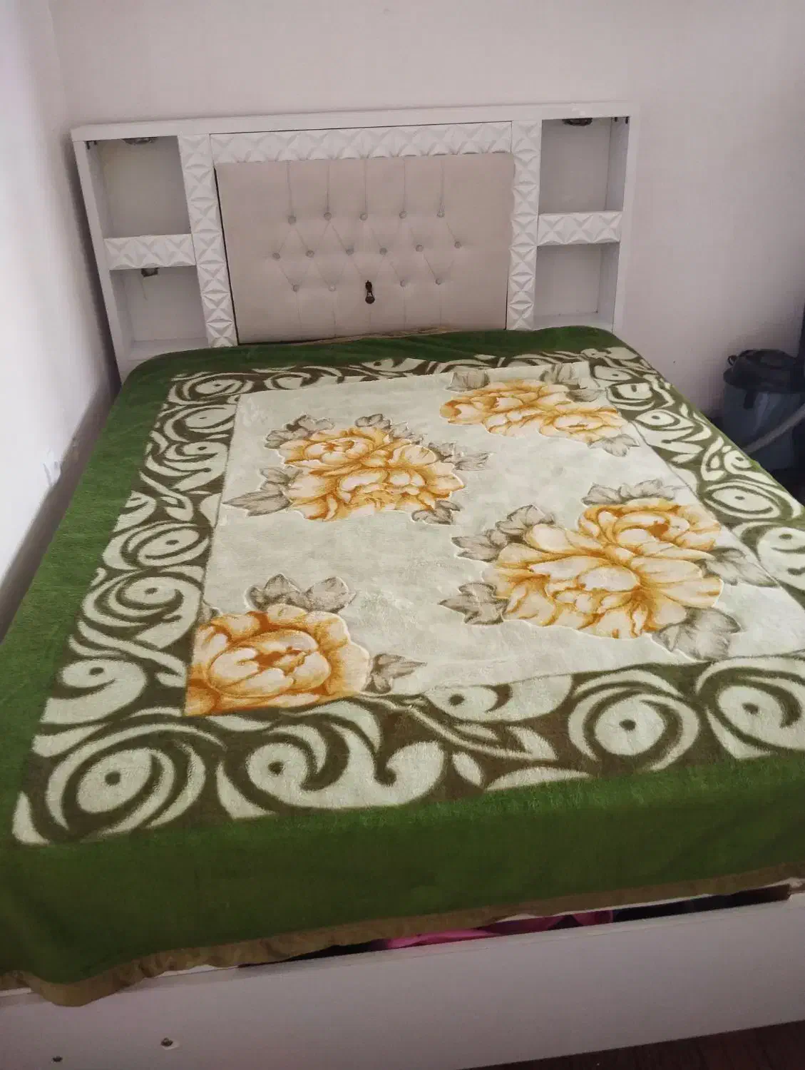 تخت خواب دو نفره زیره هشت کشویی همراه با تشک|تخت و سرویس خواب|اردبیل, |دیوار