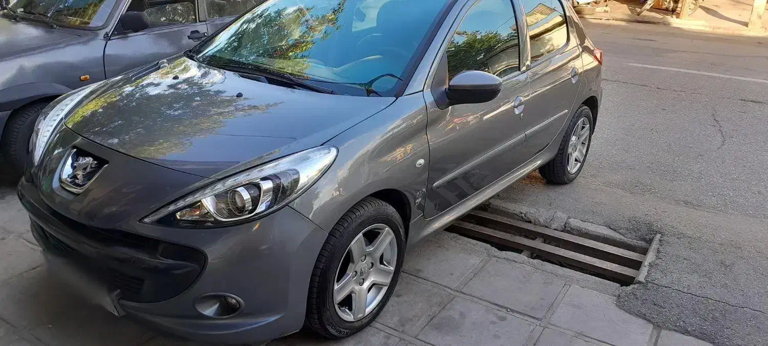 ۲۰۷ اتوماتیک بدون رنگ|خودرو سواری و وانت|بروجرد, |دیوار