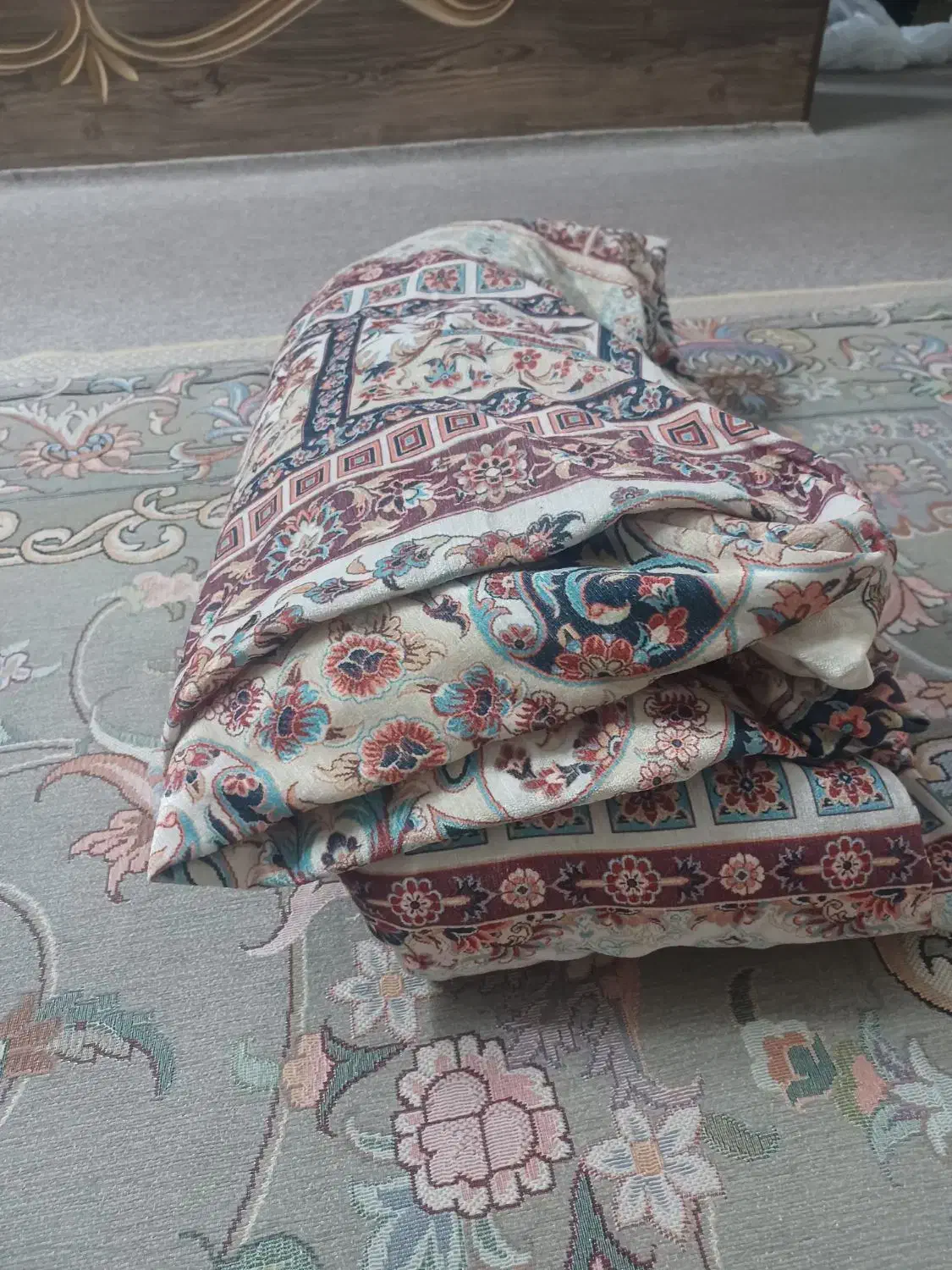 رو فرشی|روفرشی|ری, جوانمرد قصاب|دیوار