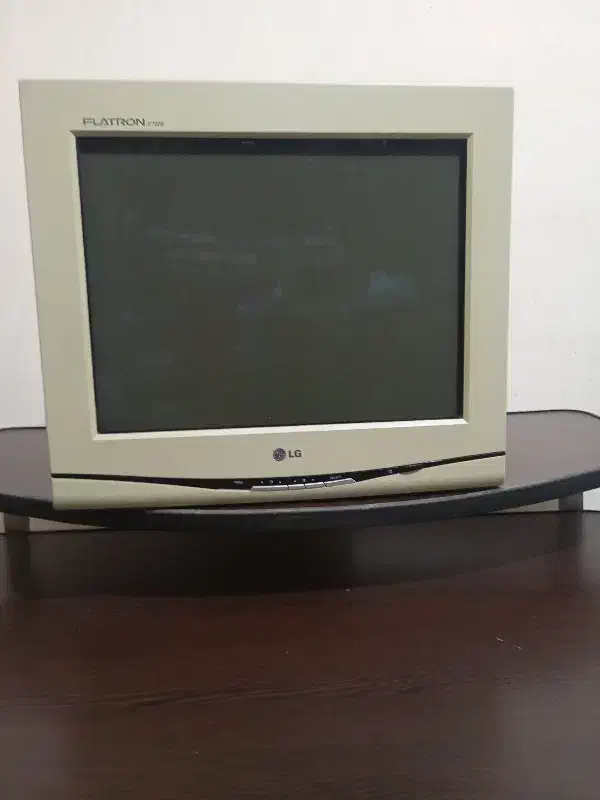 مانیتور ال جی ومیز|رایانه رومیزی|سنندج, |دیوار