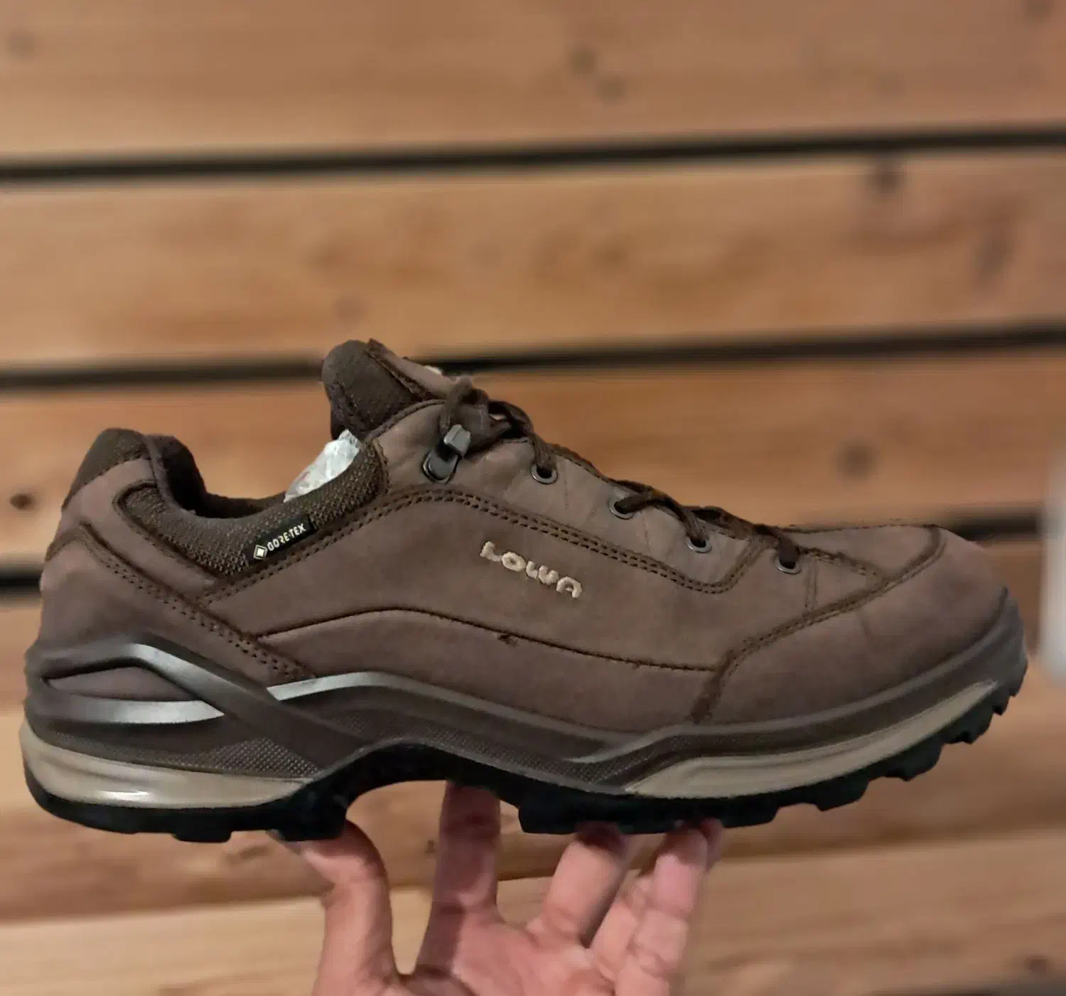 کتونی کوهنوردی و طبیعت گردی  اورجینال لوا سایز ۴۴|کوهنوردی و کمپینگ|تهران, تجریش|دیوار