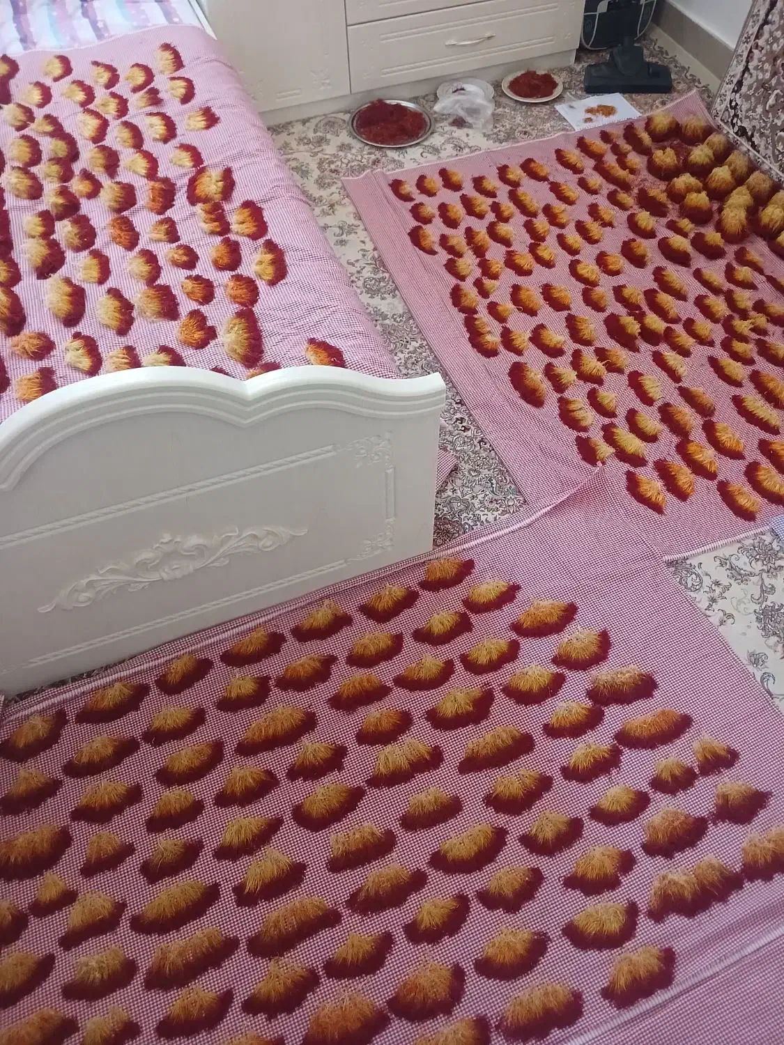 زعفران|خوردنی و آشامیدنی|سرایان, |دیوار