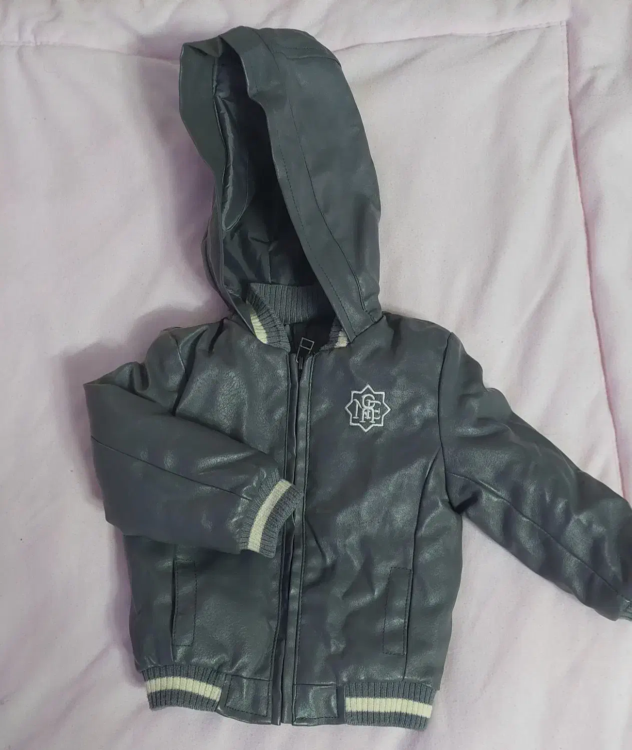 تعدادی لباس بچه گانه|کفش و لباس بچه|ری, حمزهآباد|دیوار