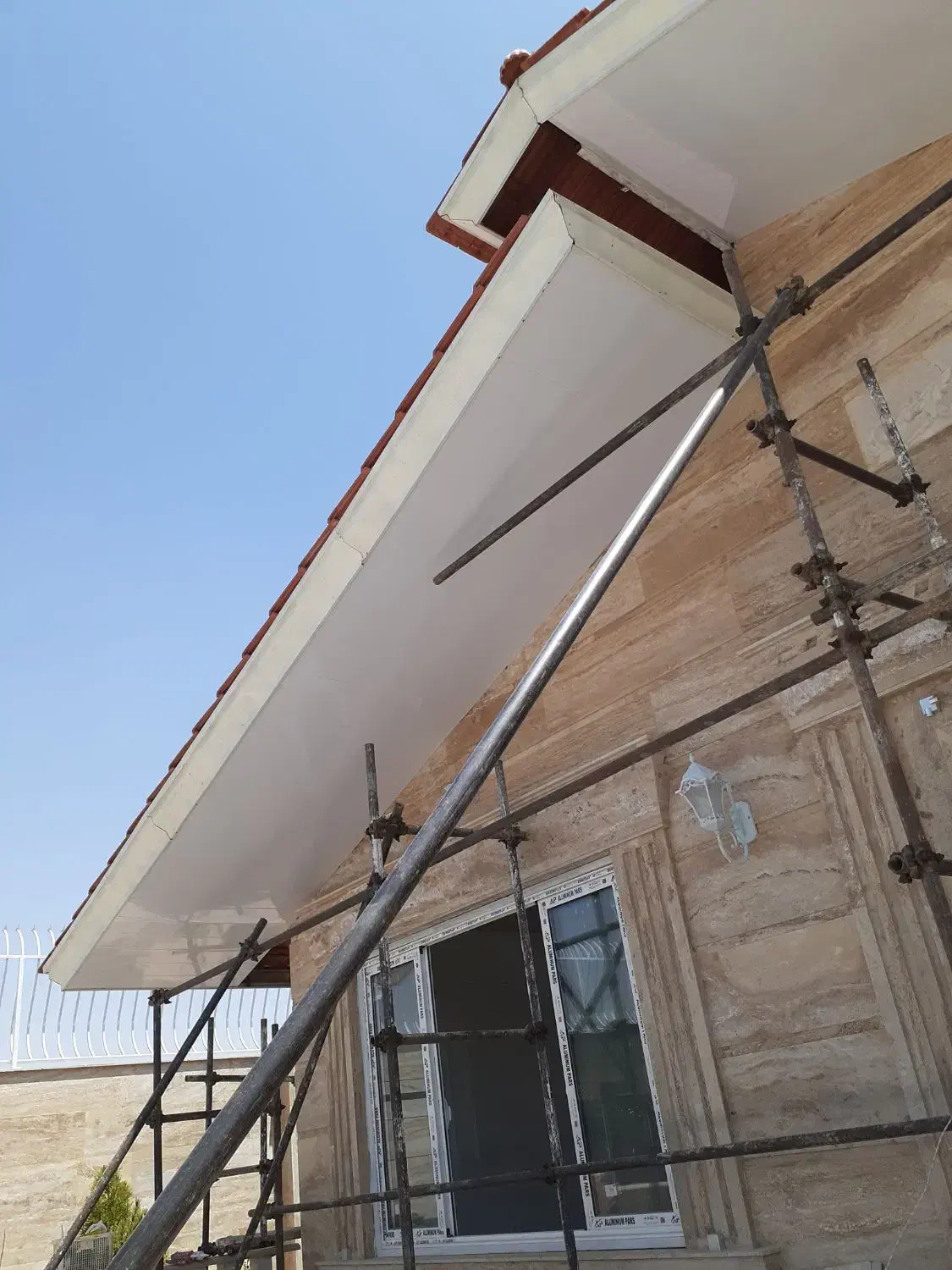 نصاب سقف کاذب تایل قرنیز دیوارکوب پارکت ماربل کفپو|خدمات پیشه و مهارت|اصفهان, مرداویج|دیوار