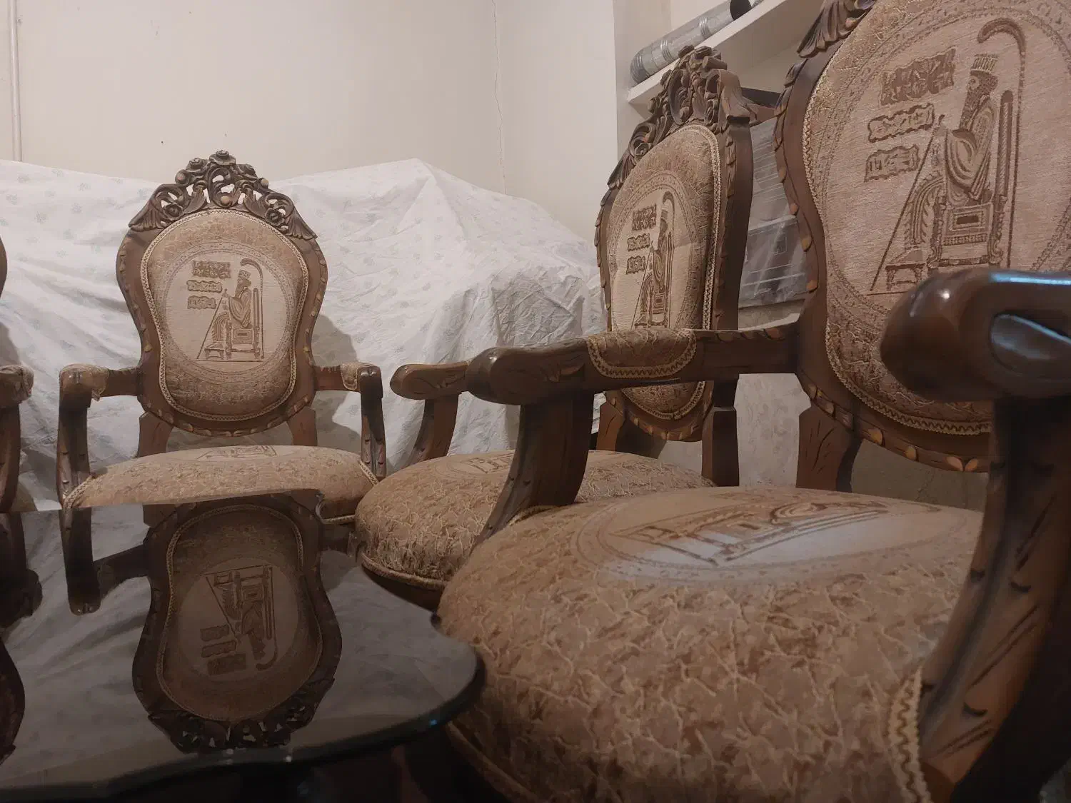 مبلمان ۹ نفره با طرح هخامنشیان کاملا نو و سالم|مبلمان خانگی و میز عسلی|داراب, |دیوار