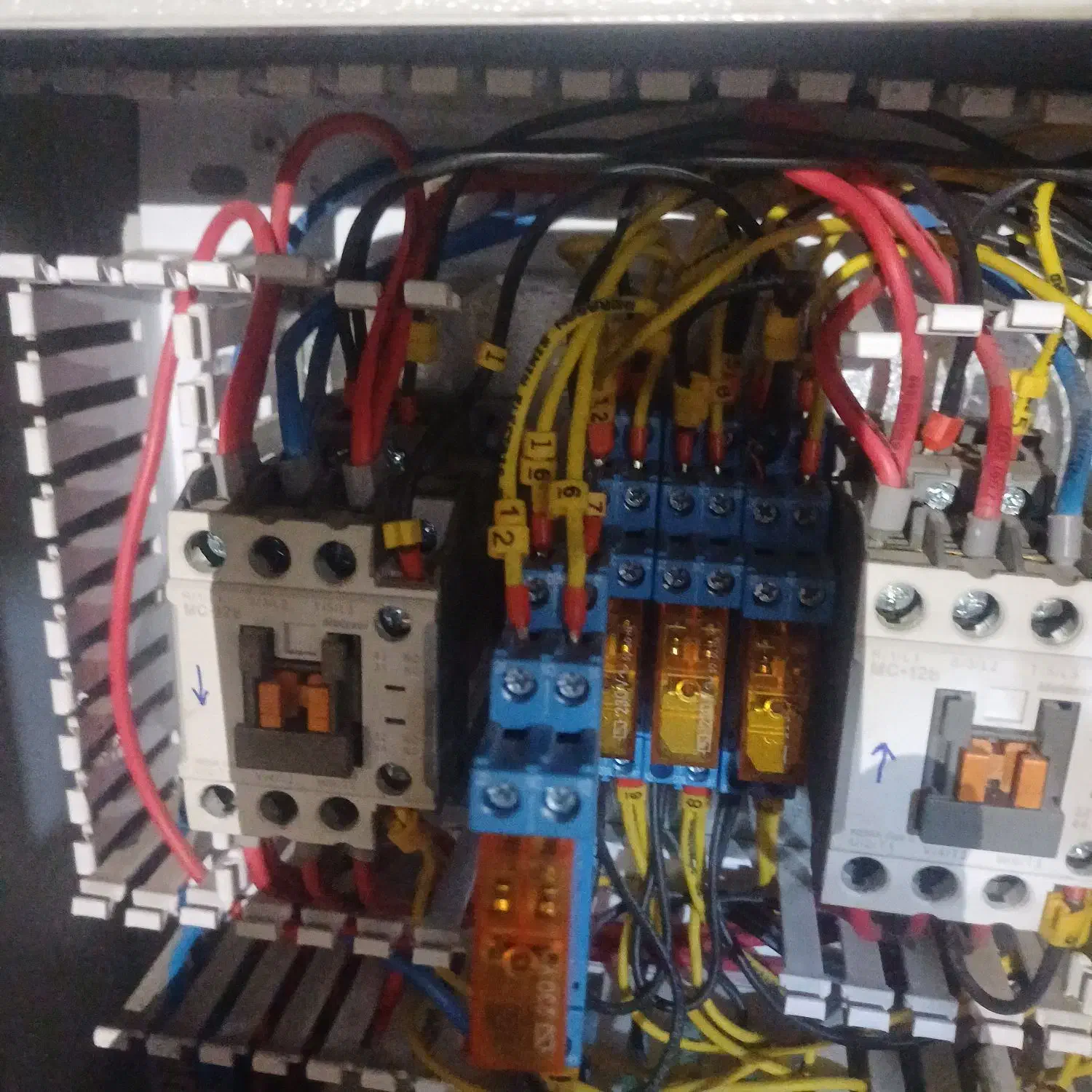 برق کار ساختمان صنعتی رفع اتصالی عیب یابی سیم کشی|خدمات پیشه و مهارت|گلبهار, شهر جدید گلبهار|دیوار