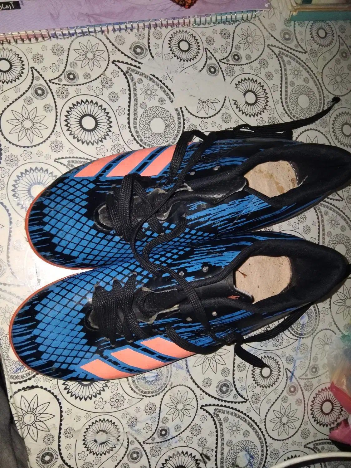 کفش ورزشی|تجهیزات ورزشی|کبودرآهنگ, |دیوار