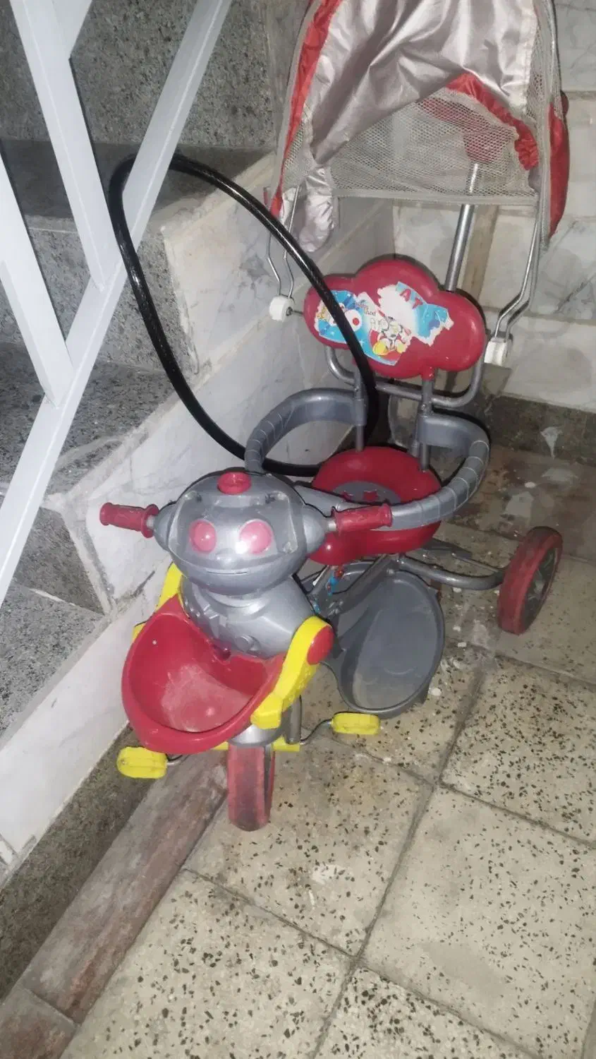 سه چرخه|دوچرخه، اسکیت، اسکوتر|رباط‌کریم, رباط‌کریم|دیوار