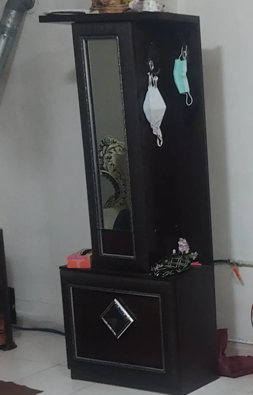 کمد. دراور. جاکفشی|جاکفشی، کمد، دراور|تهران, آبشار تهران (دریاچه)|دیوار