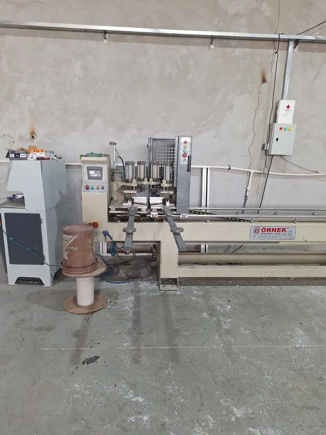 استخدام مونتاژکار دروپنجره آلومینیوم ویوپی وی سی|استخدام معماری، عمران و ساختمانی|چهاردانگه (تهران), |دیوار