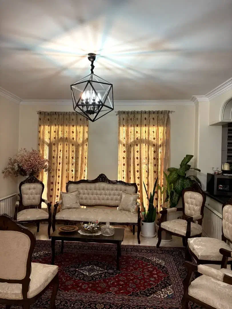 ی دست مبل ۹ نفره کاملا تمیز رنگ کرم قهوهای|مبلمان خانگی و میز عسلی|تهران, قبا|دیوار