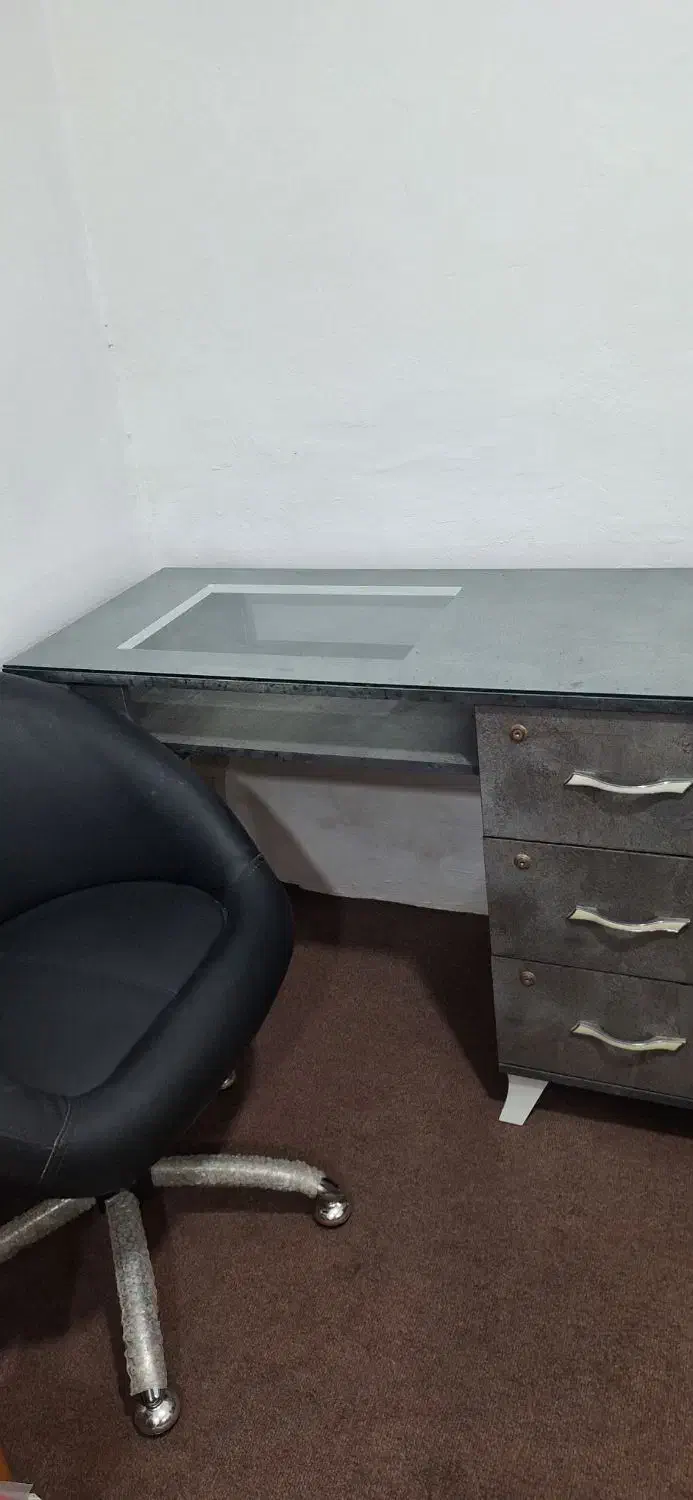 میز ناخن|آرایشگاه و سالنهای زیبایی|بندر انزلی, کلیور|دیوار