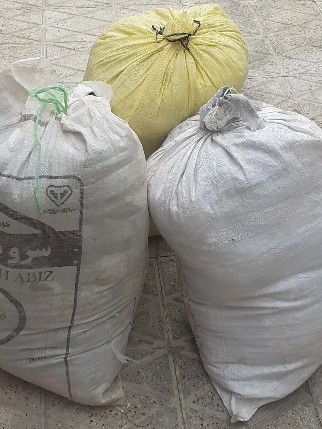 لباس|لباس|تربت جام, شهید غلام زاده|دیوار