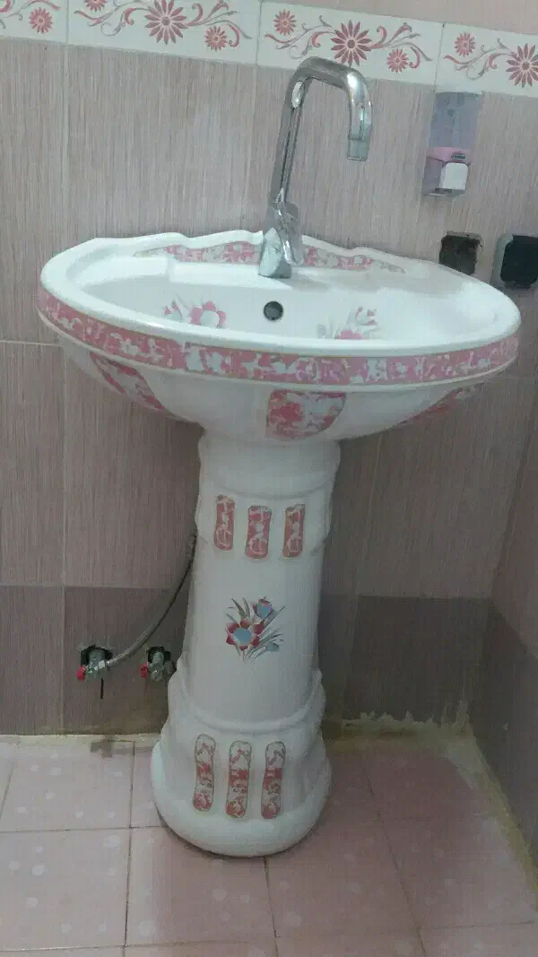 روشویی پایه دار|لوازم سرویس بهداشتی|سنندج, |دیوار