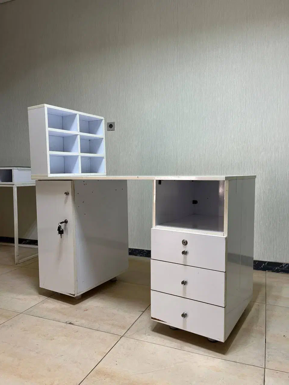 میز ناخن کاری|آرایشگاه و سالنهای زیبایی|آمل, |دیوار