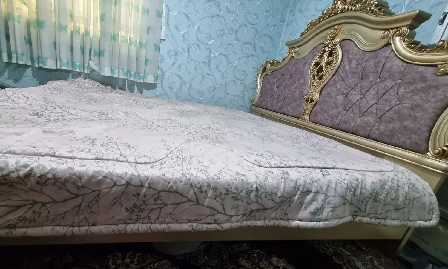 تخت خواب دو نفره با تشک ، دلاور،آینه و ۲عدد پاتختی|تخت و سرویس خواب|بومهن, |دیوار