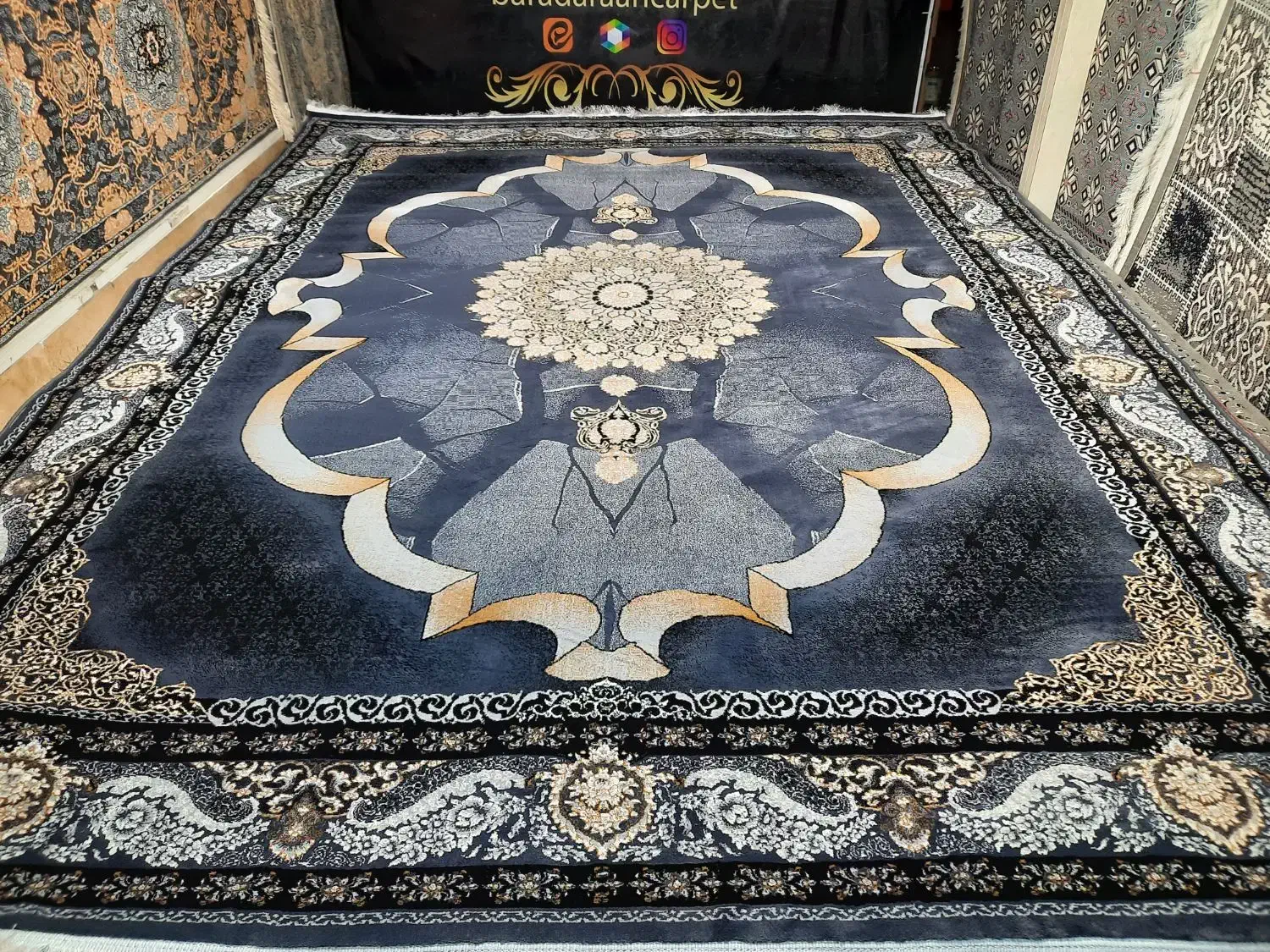 فرش ۷۰۰ شانه|فرش|مشهد, مصلی (کارمندان اول)|دیوار