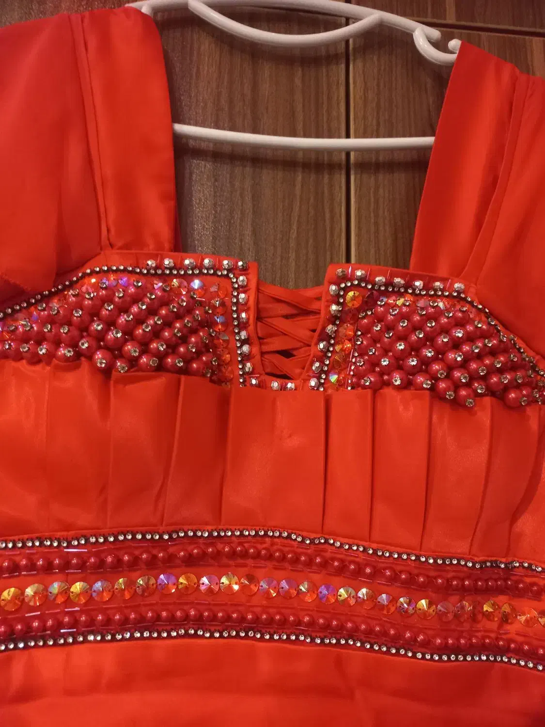 لباس مجلسی|لباس|رشت, گلباغ نماز|دیوار