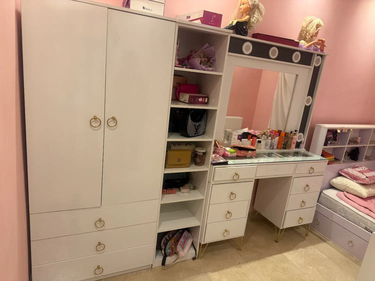 میز ارایش اینه چراغ دار به همراه کمد کشو دار|تخت و سرویس خواب|رودهن, |دیوار