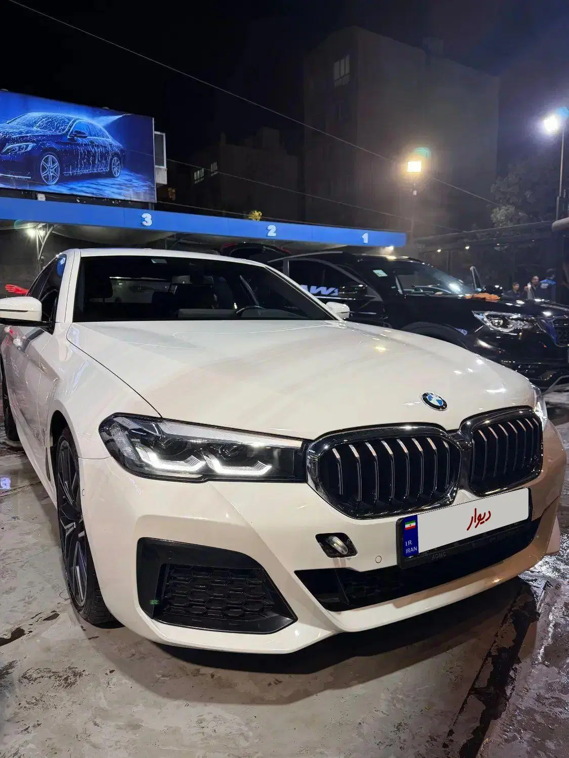 BMW530i 2022|خودرو سواری و وانت|مشهد, کوه سنگی|دیوار