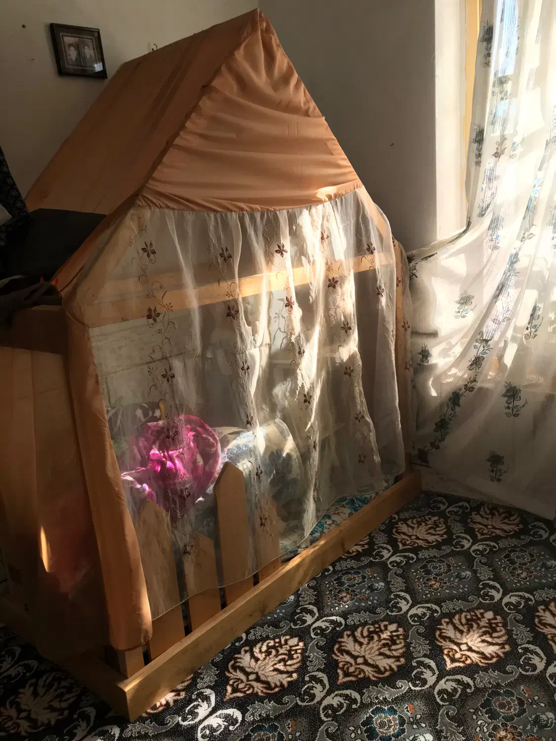 تخت کودک|تخت و صندلی بچه|فیروزآباد (فارس), |دیوار