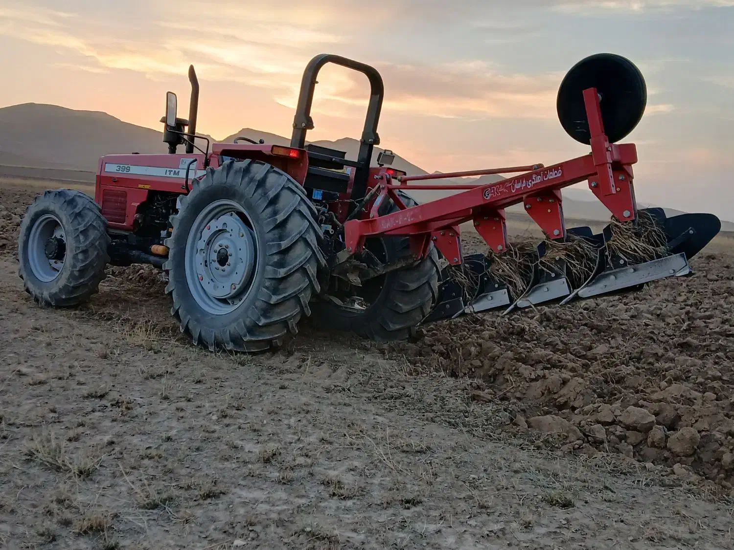 کار با تراکتور|خدمات باغبانی و درختکاری|قوچان, |دیوار