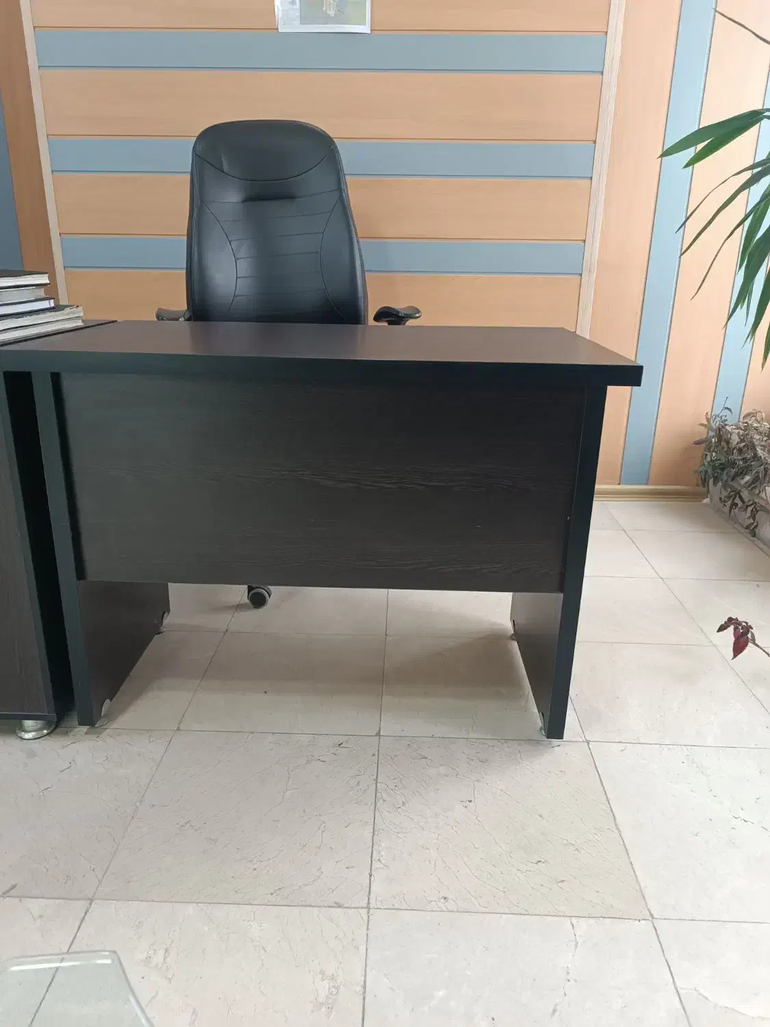 میز و صندلی ( چرخدار ) اداری|مبلمان اداری|سنندج, |دیوار