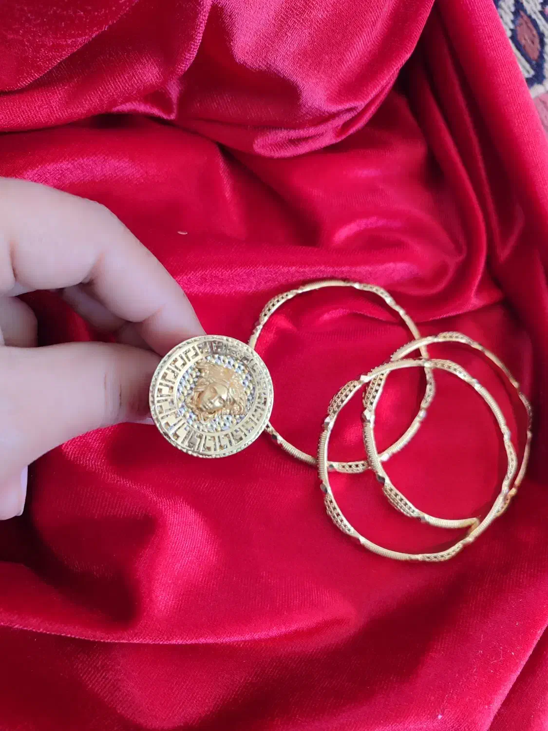 انگشتر ورساچه|جواهرات|تربت جام, شاد|دیوار