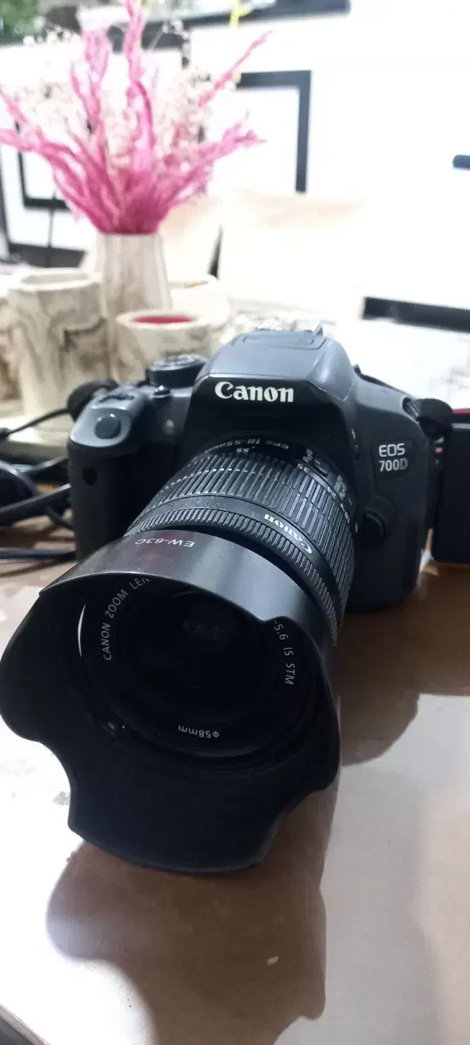 دوربین کنون 700D در حد نو|دوربین عکاسی و فیلم‌برداری|تهران, هاشمی|دیوار