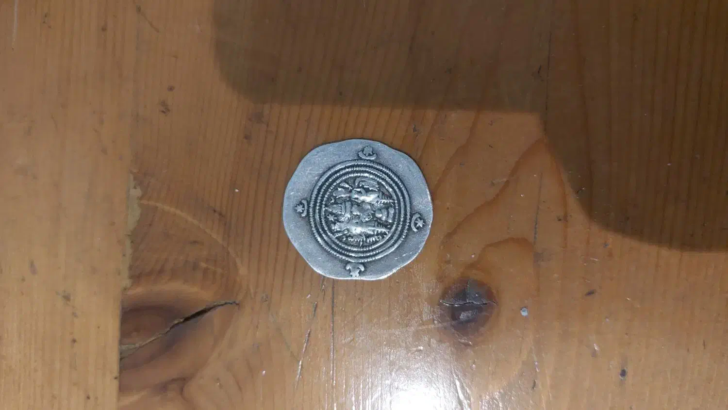 تعدادی انگشتر نقره و گردنبند و انتیک|کلکسیون اشیاء عتیقه|چالوس, |دیوار