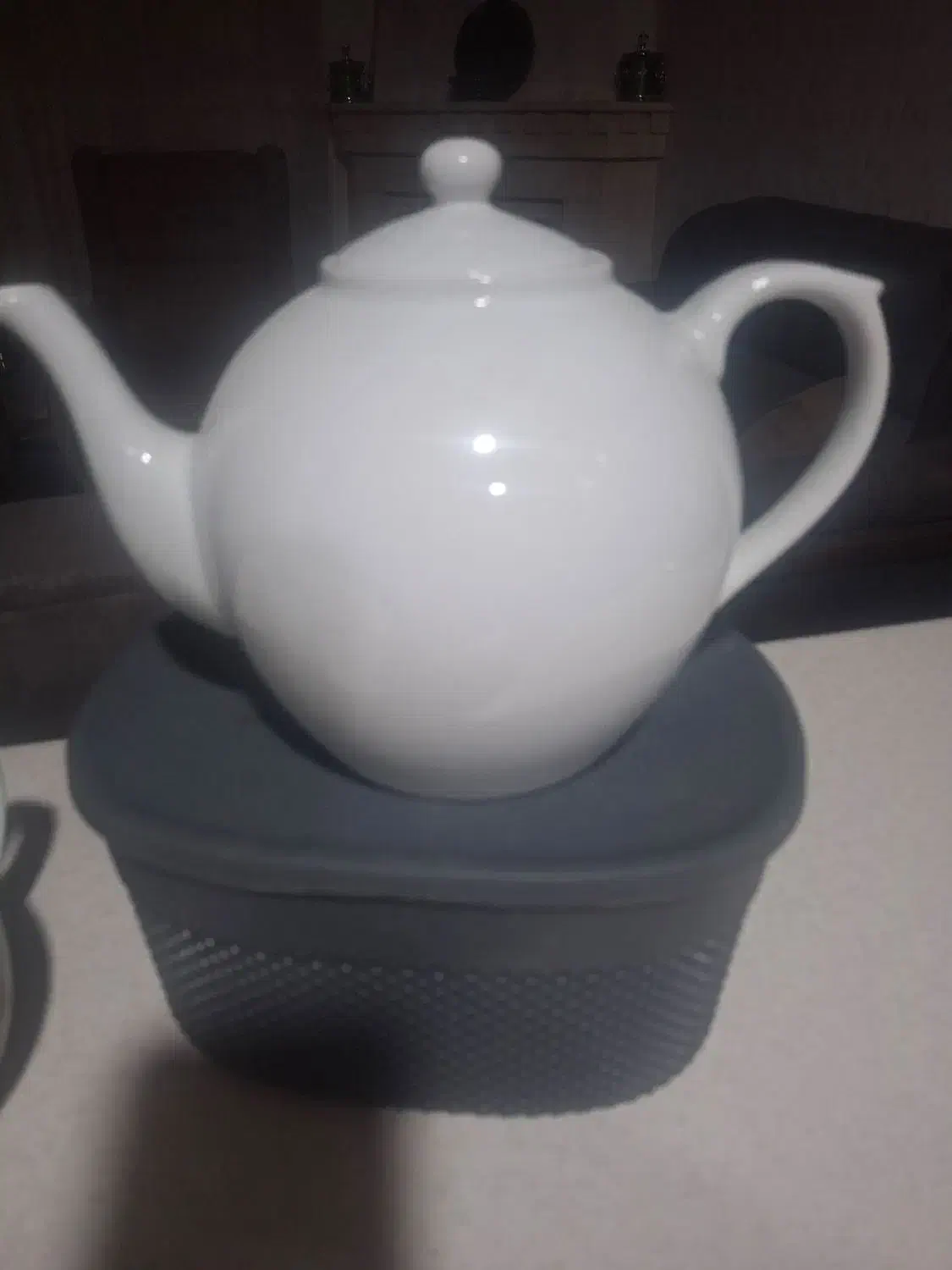 دوعددقوری خیلی خیلی قدیمی بسیارشیک .یکی بزرگ وکوچک|قوری، کتری، قهوهساز دستی|گرمسار, |دیوار