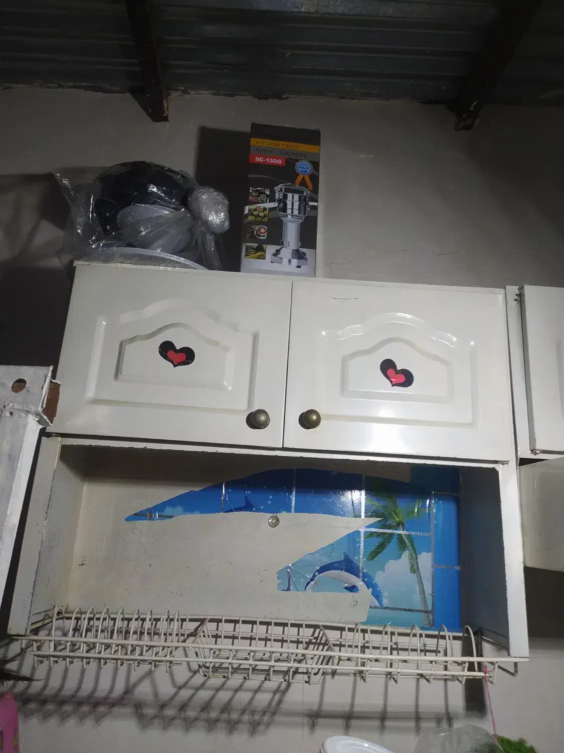 کاملا سالم|آب‌چکان و نظم‌دهنده ظروف|قم, نیروگاه|دیوار