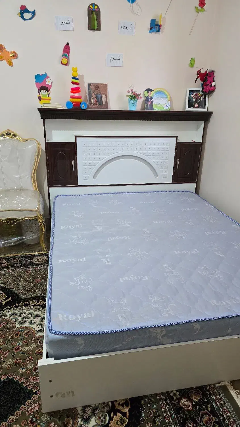 سرویس خواب در حد نو با میز آرایش|تخت و سرویس خواب|بیرجند, |دیوار