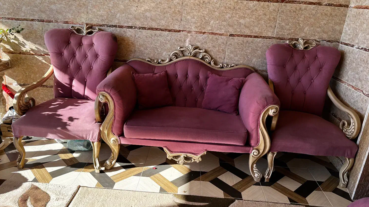 مبلمان و‌میز جلو‌مبلی|مبلمان خانگی و میز عسلی|صومعه‌سرا, |دیوار